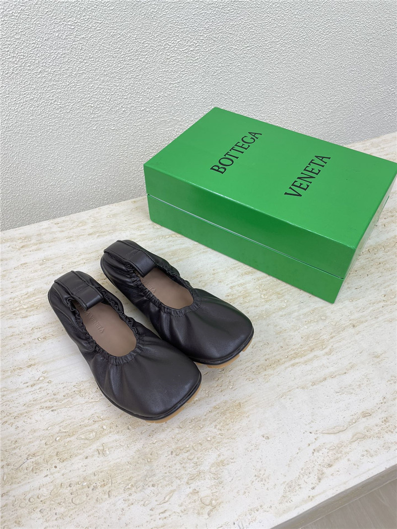 b0tt*ga Ven*ta shore ballerina in fondant lambskin