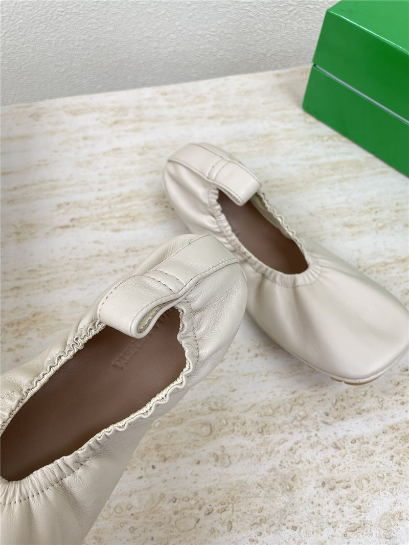 b0tt*ga Ven*ta shore ballerina in sea salt lambskin