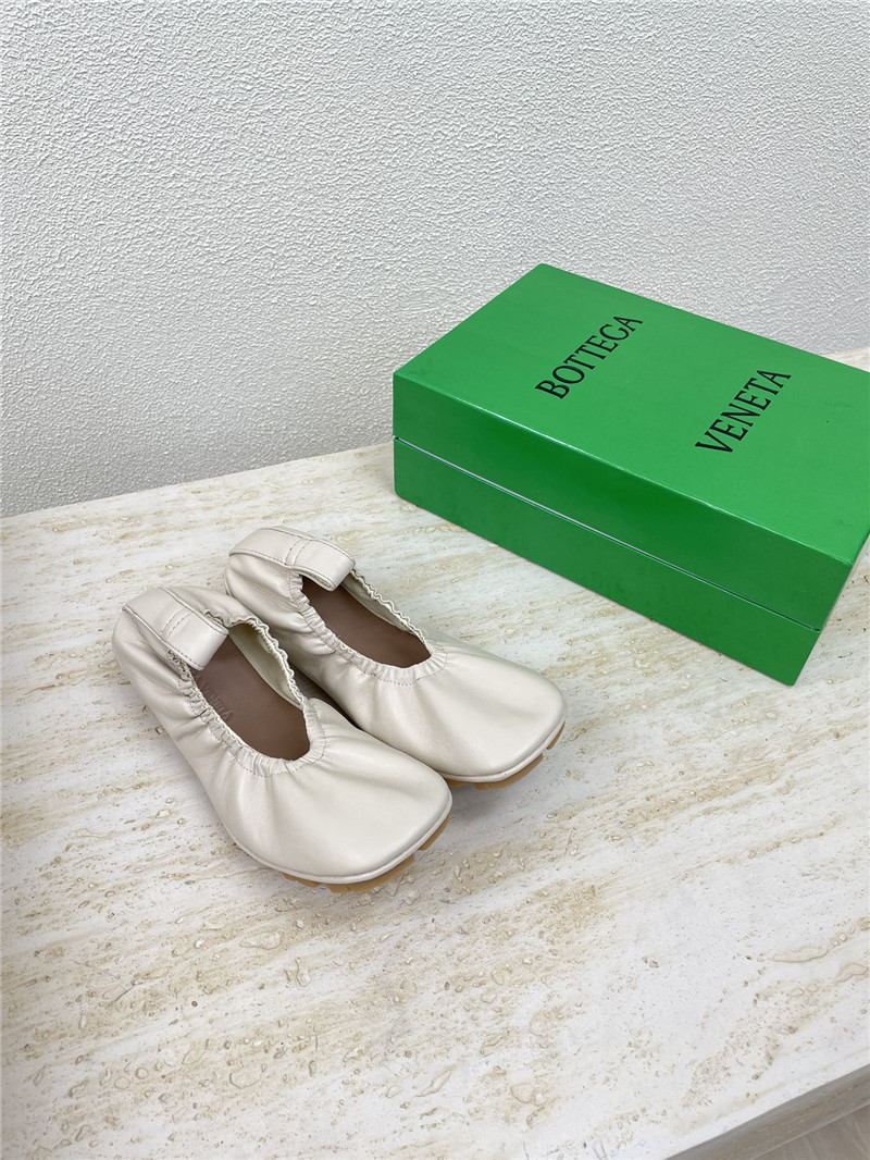 b0tt*ga Ven*ta shore ballerina in sea salt lambskin