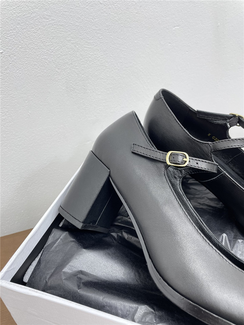 Ce1i*e mary jane black heels