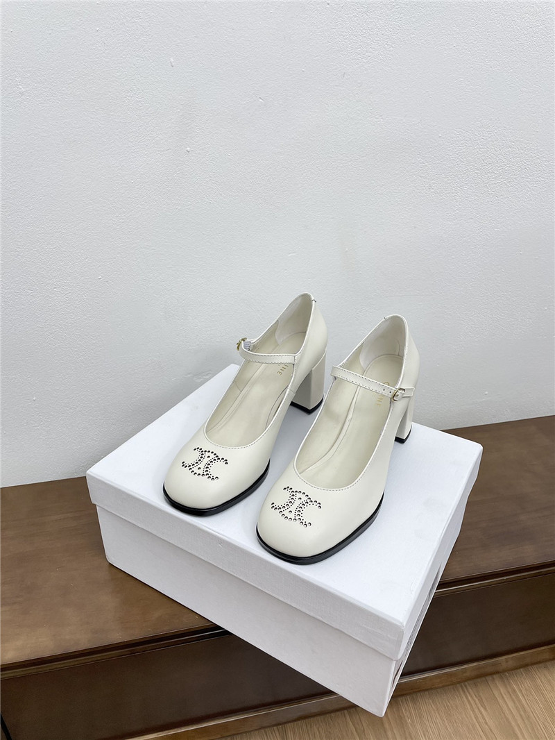 Ce1i*e lily crystal triomphe white leather pumps