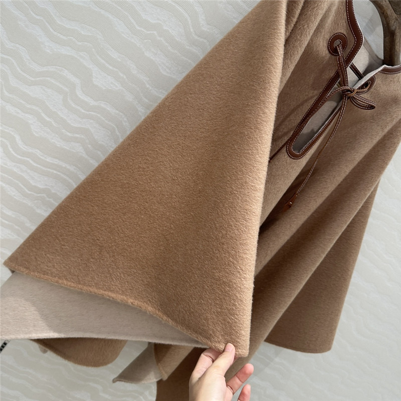 L0r0 P1ana cashmere cape