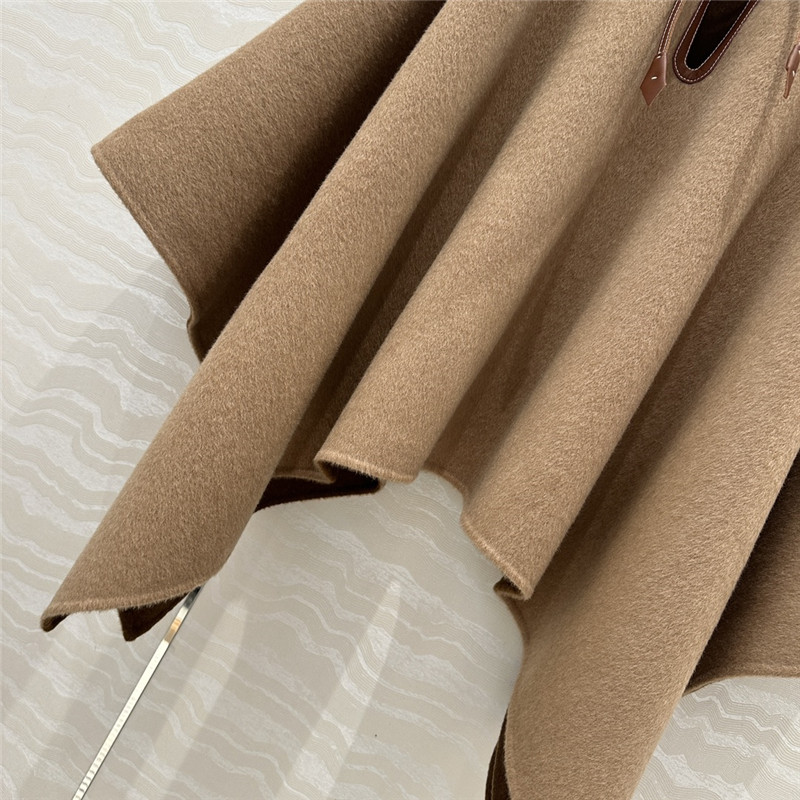 L0r0 P1ana cashmere cape