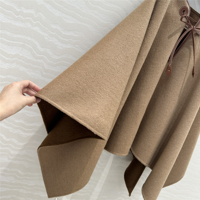 L0r0 P1ana cashmere cape