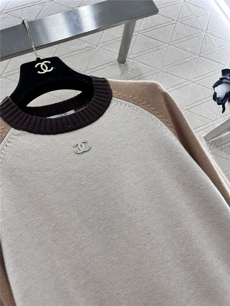 Ch**el two-tone raglan sweater beige and white