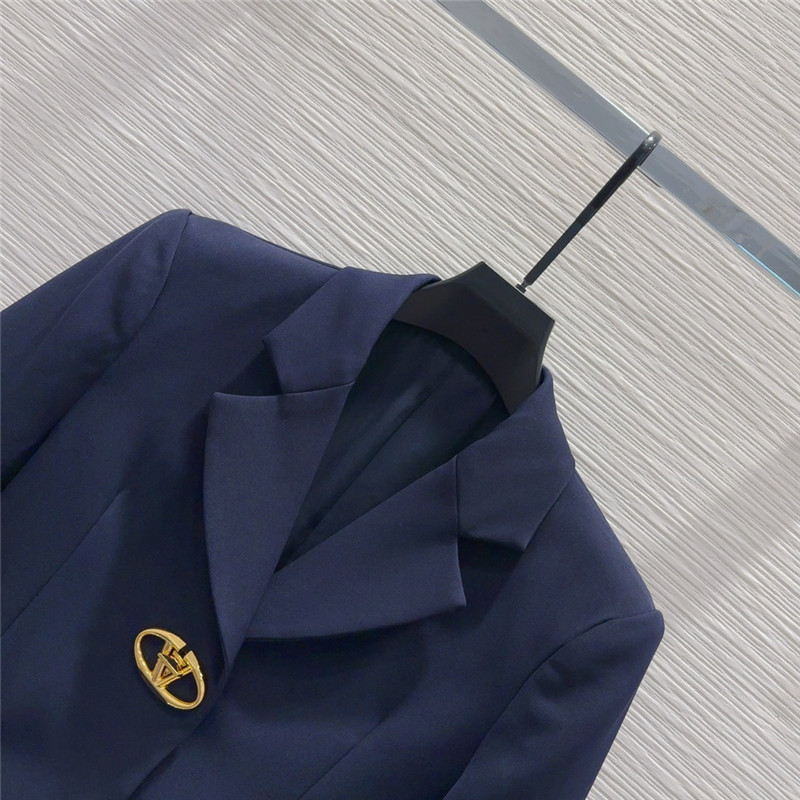 Va1e*ntin0 silhouette suit