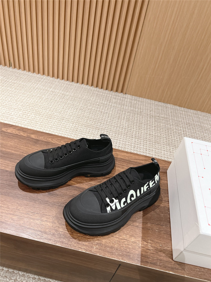 a1exa*der Mcqv*en tread slick canvas low top sneakers