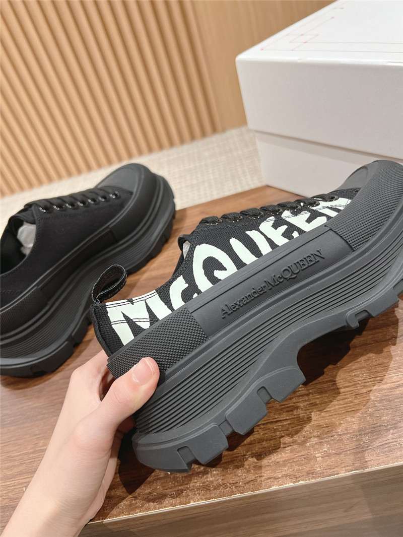 a1exa*der Mcqv*en tread slick canvas low top sneakers