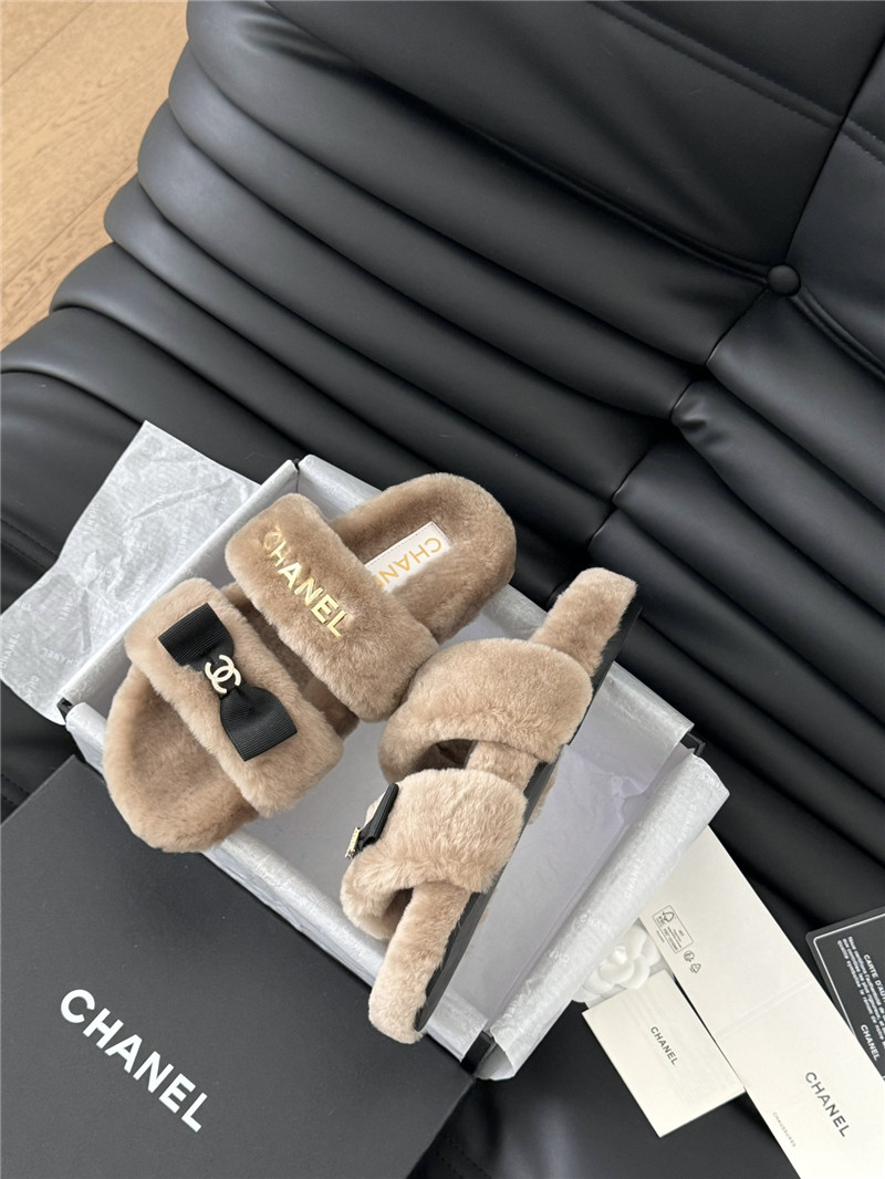 Ch**el bow brown fur home slippers
