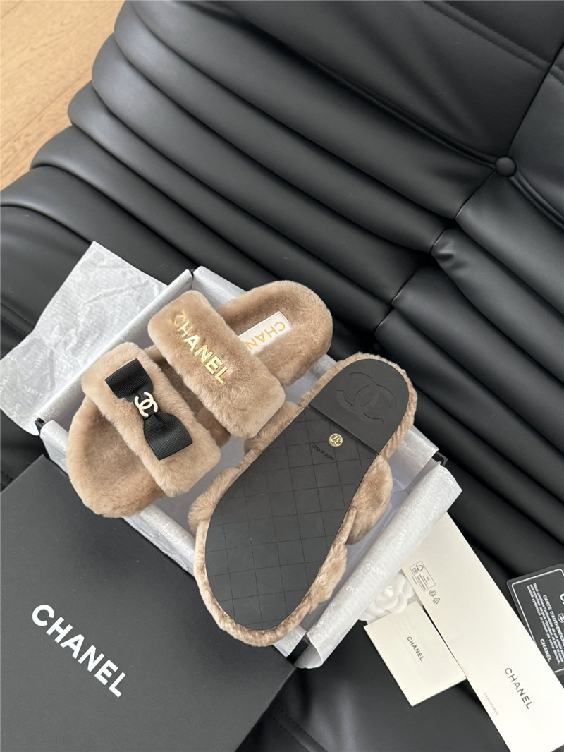 Ch**el bow brown fur home slippers