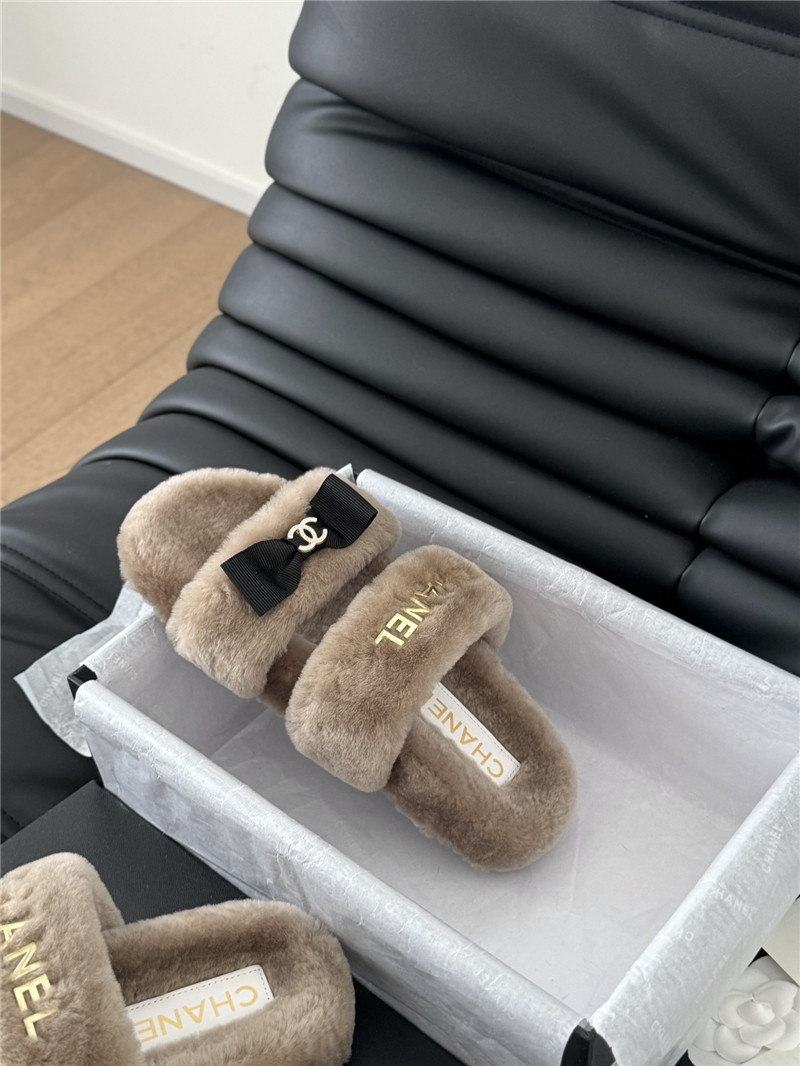 Ch**el bow brown fur home slippers