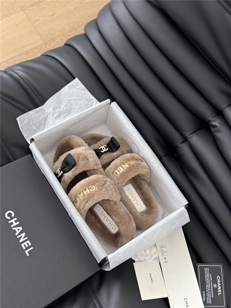 Ch**el bow brown fur home slippers
