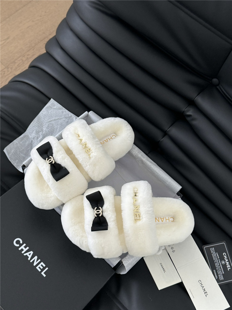 Ch**el bow white fur home slippers