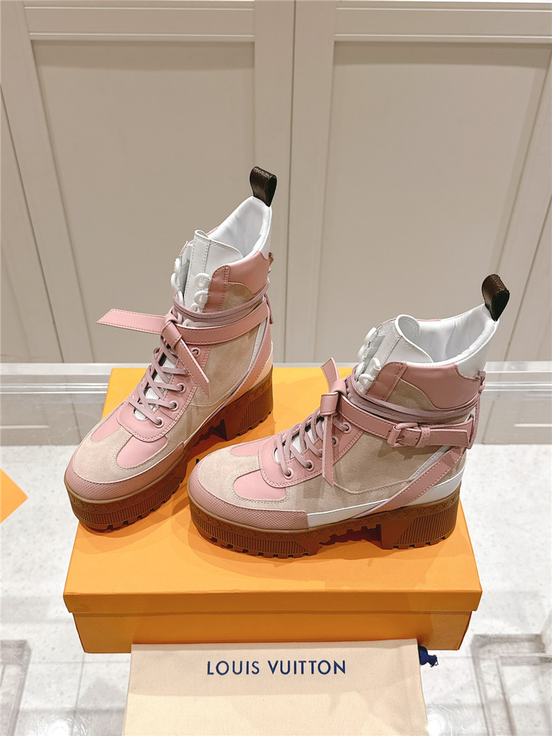 l0vis Vvtt0n laureate pink platform desert boot