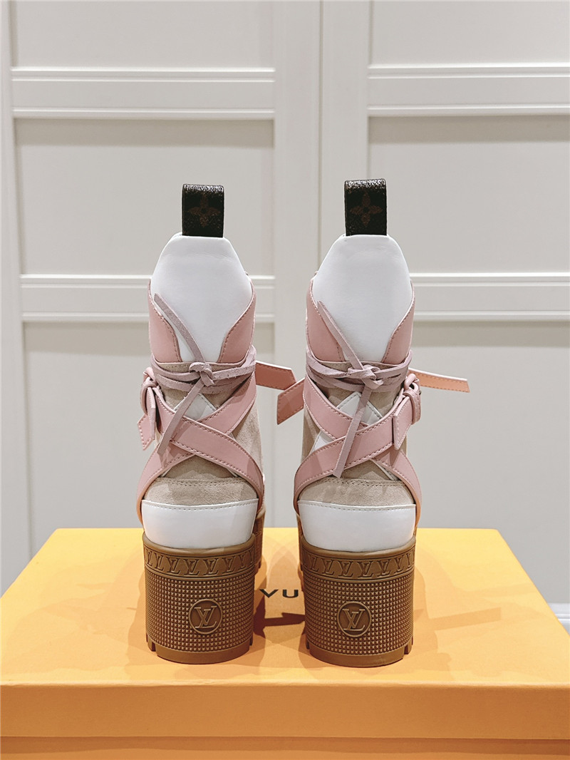 l0vis Vvtt0n laureate pink platform desert boot