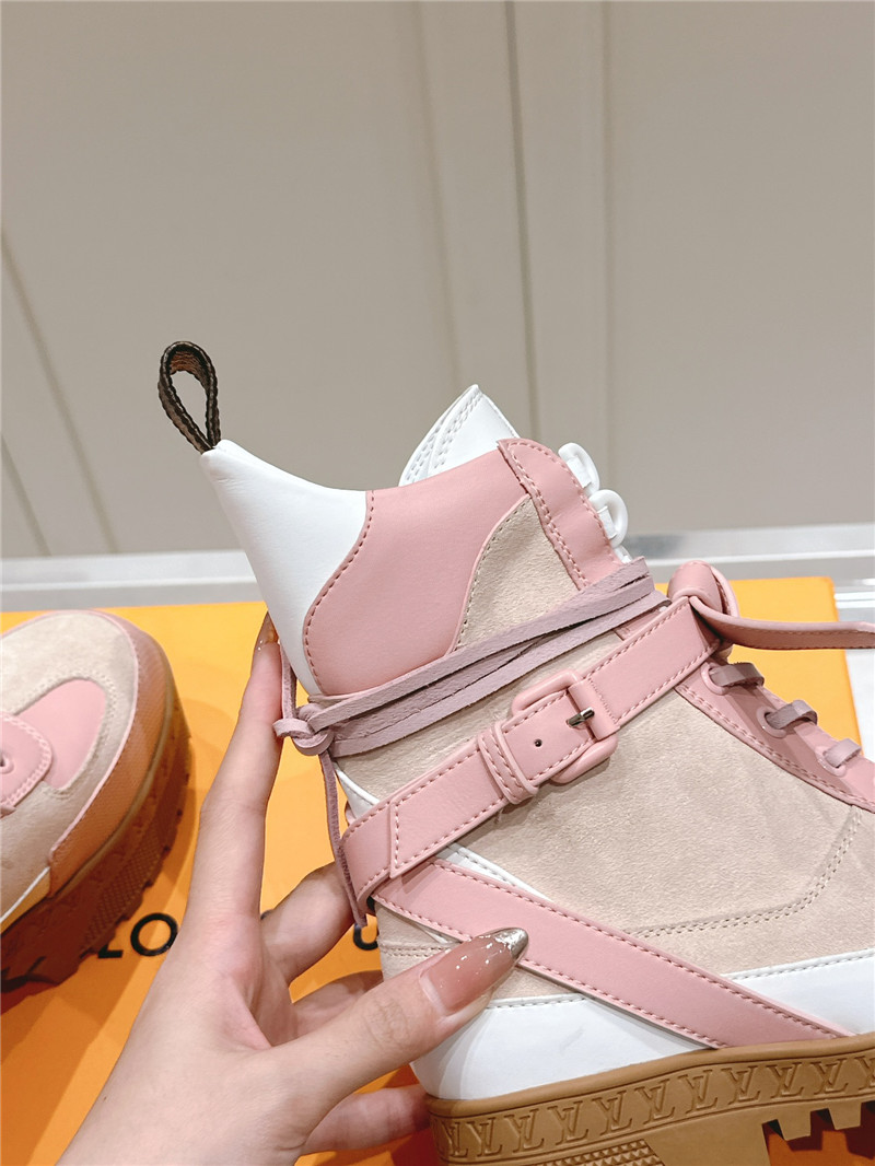 l0vis Vvtt0n laureate pink platform desert boot