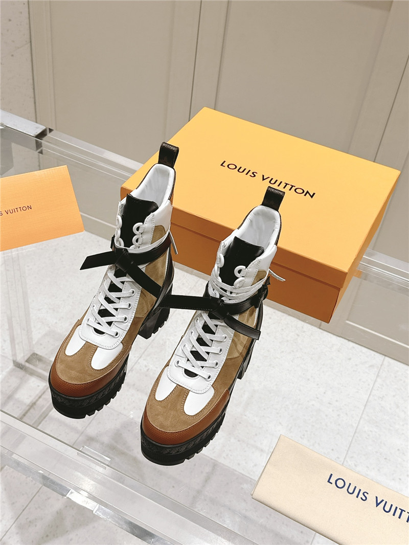 l0vis Vvtt0n laureate platform desert boot for women