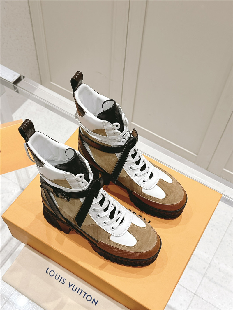 l0vis Vvtt0n laureate platform desert boot for women