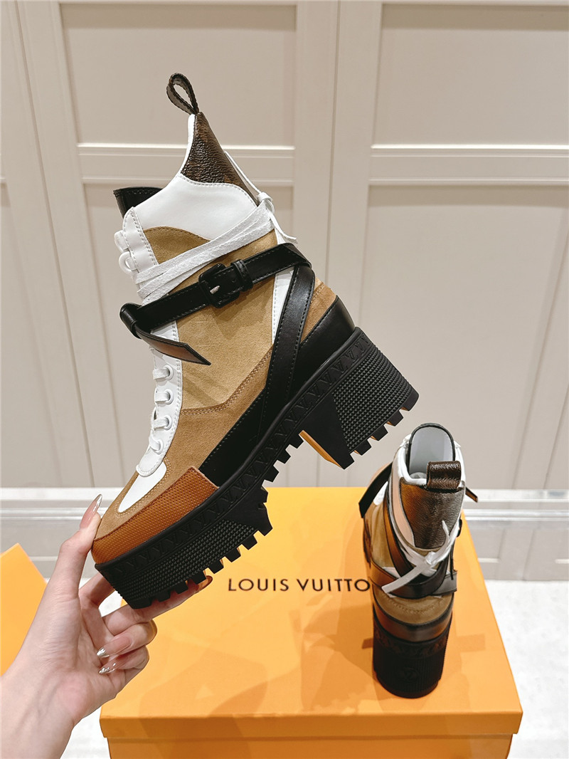 l0vis Vvtt0n laureate platform desert boot for women