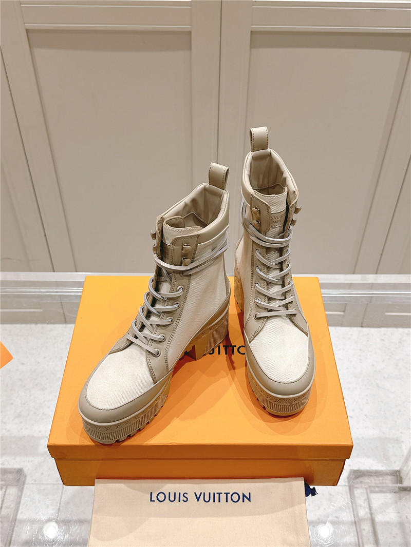 l0vis Vvtt0n laureate platform desert boot in beige