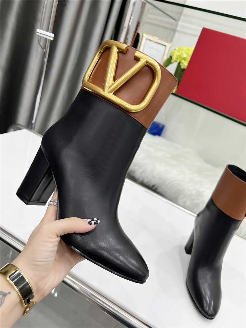 Va1e*ntin0 garavani vlogo pointed toe boots