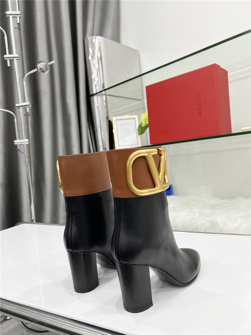 Va1e*ntin0 garavani vlogo pointed toe boots