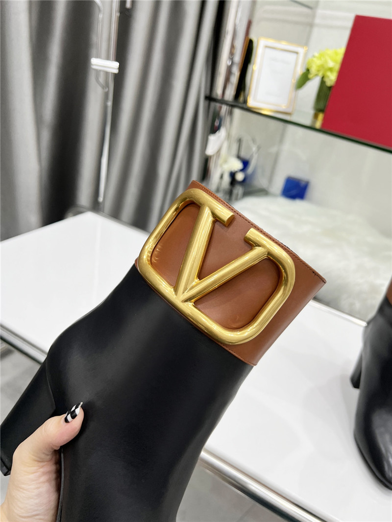 Va1e*ntin0 garavani vlogo pointed toe boots