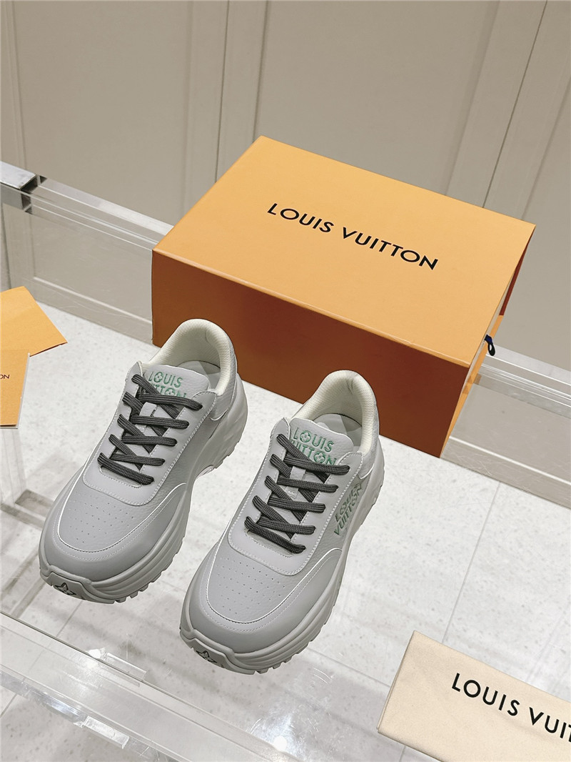 l0vis Vvtt0n run away sneakers in grey