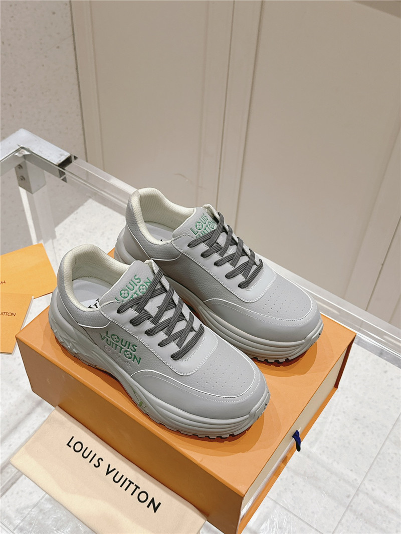 l0vis Vvtt0n run away sneakers in grey