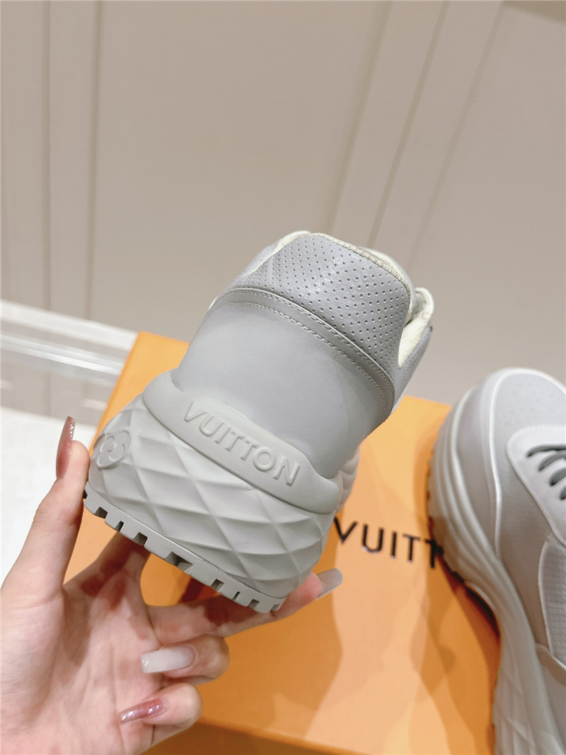 l0vis Vvtt0n run away sneakers in grey