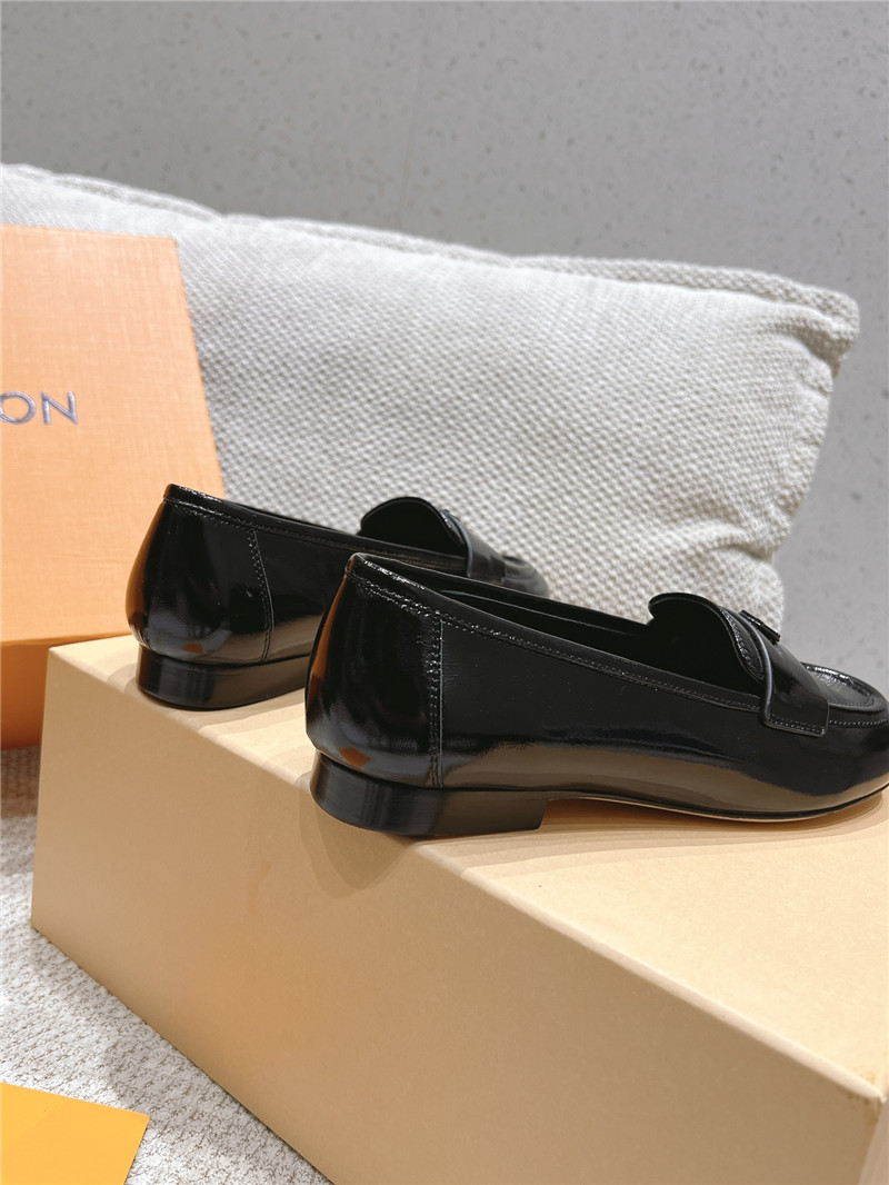 l0vis Vvtt0n soho flat loafer in black pattern leather