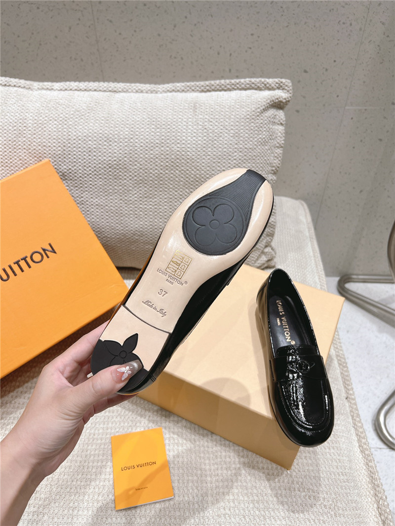 l0vis Vvtt0n soho flat loafer in black pattern leather