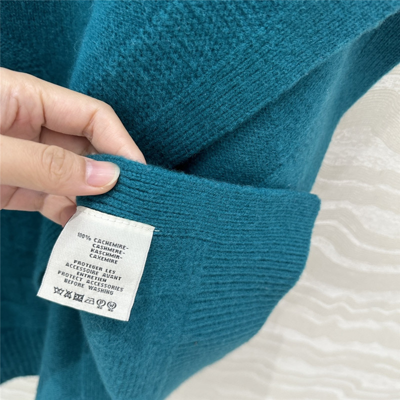 H**me5 cashmere cape