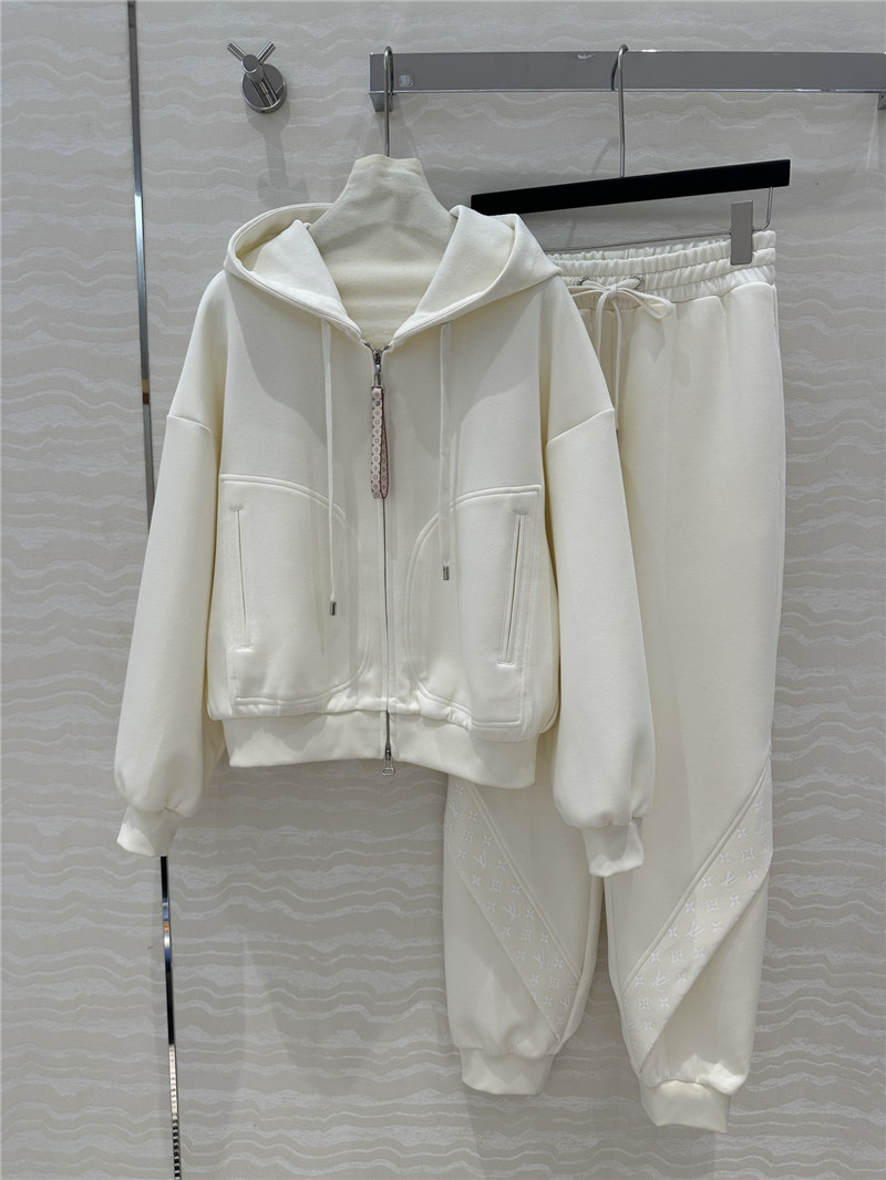 l0vis Vvtt0n lv sports suit