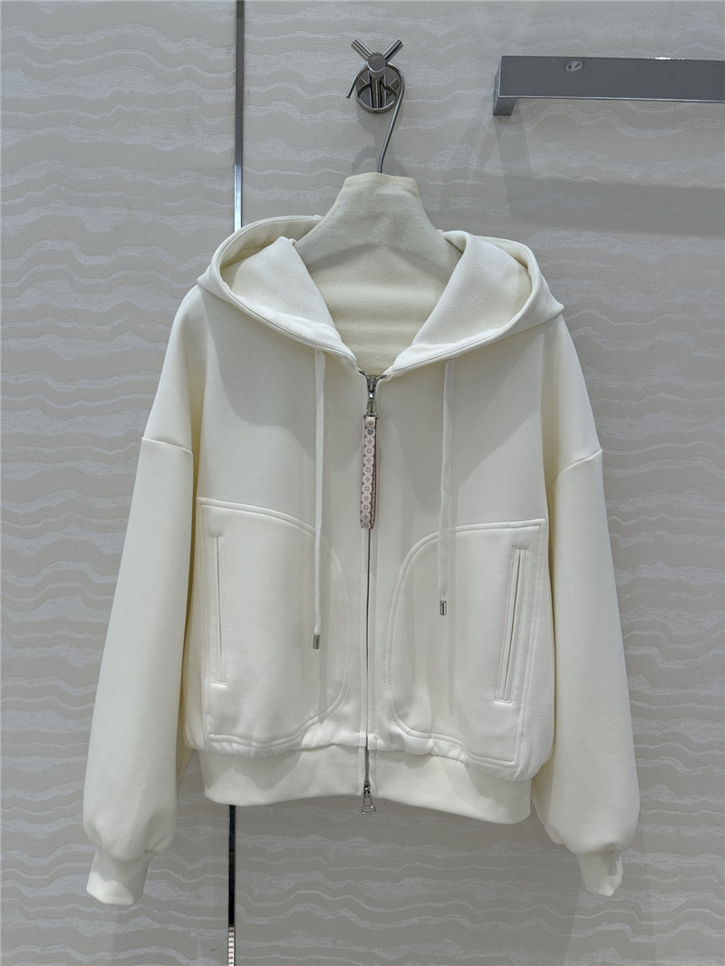 l0vis Vvtt0n lv sports suit