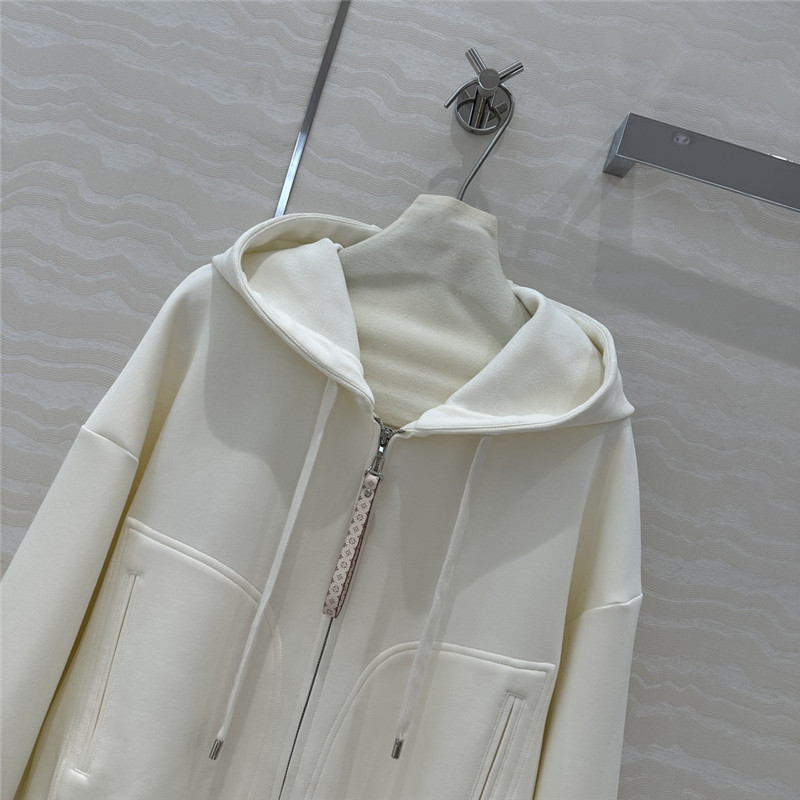 l0vis Vvtt0n lv sports suit