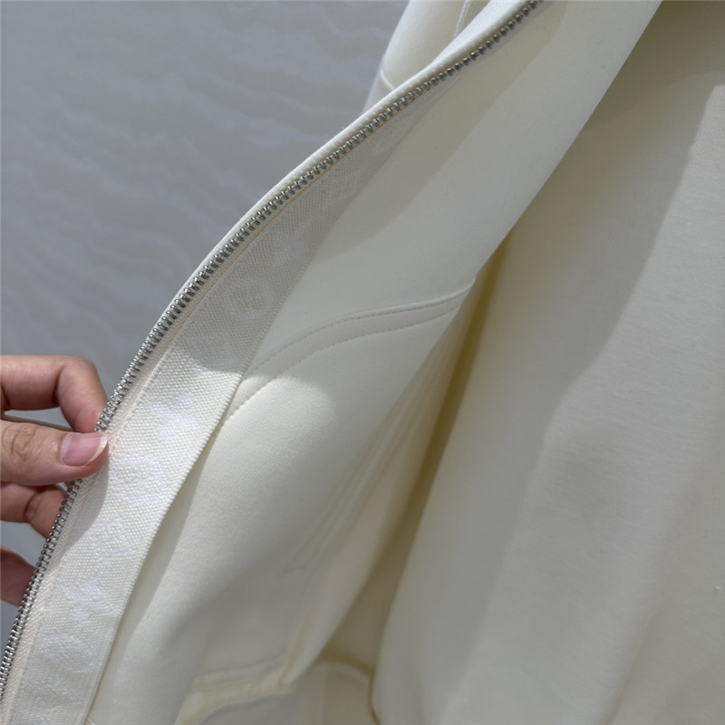 l0vis Vvtt0n lv sports suit