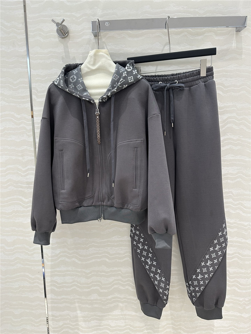 l0vis Vvtt0n lv sports suit