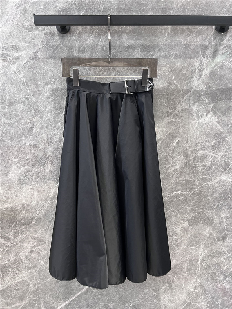 Pra*a nylon skirt