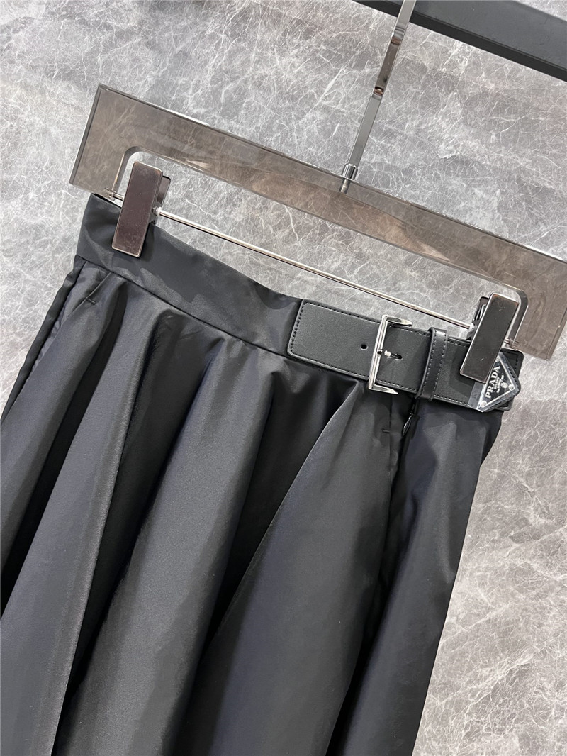 Pra*a nylon skirt