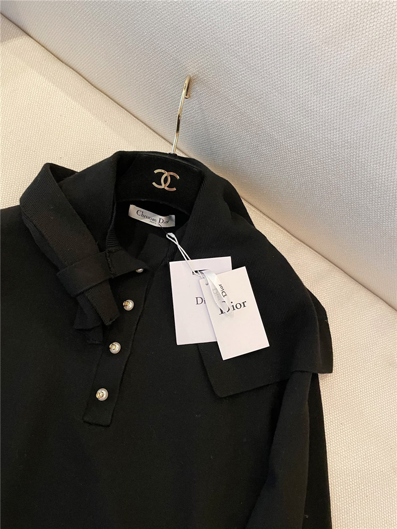 D10r crop cape cashmere sweater black