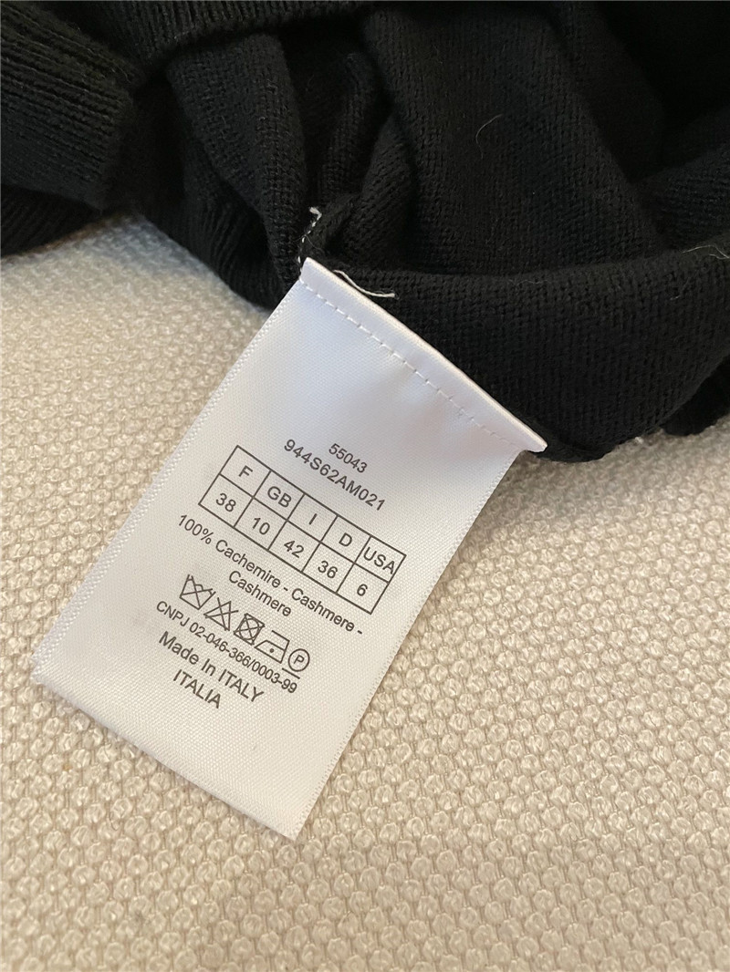 D10r crop cape cashmere sweater black