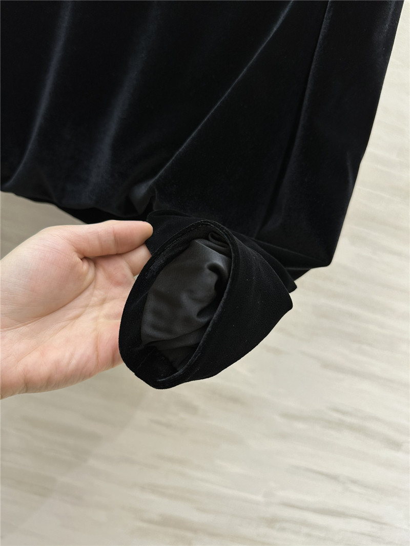 a1exa*der Mcqv*en stand collar velvet top