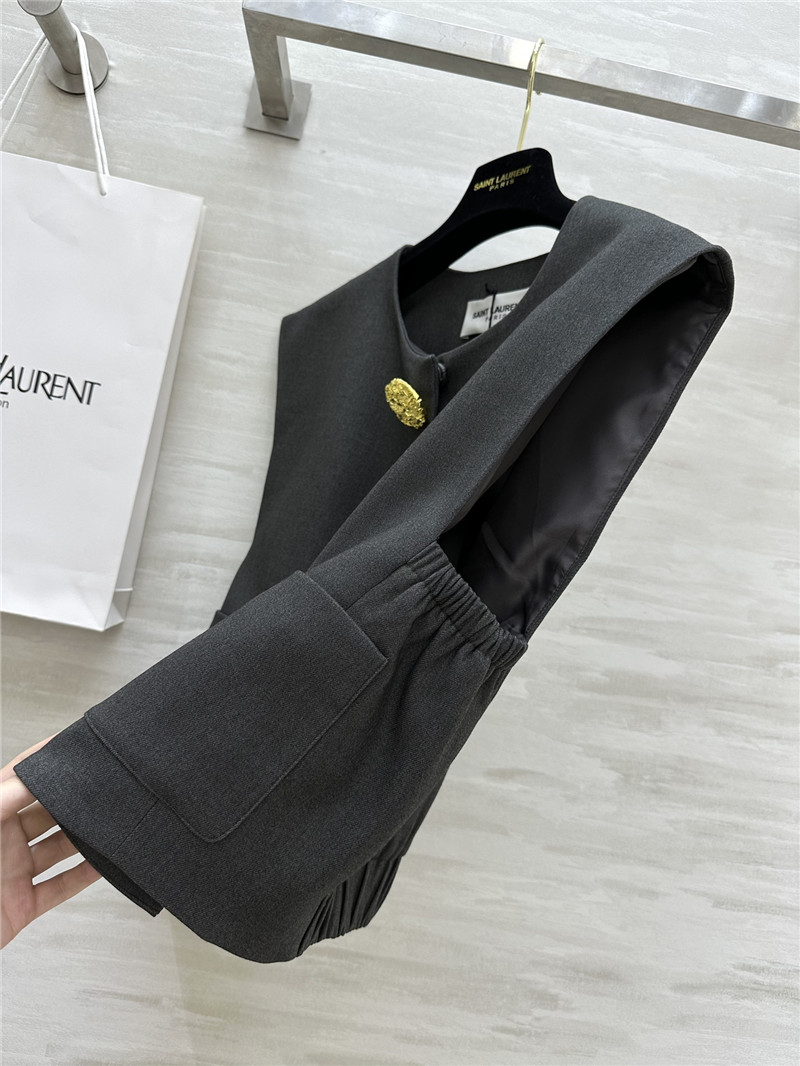 Y51 metal button vest