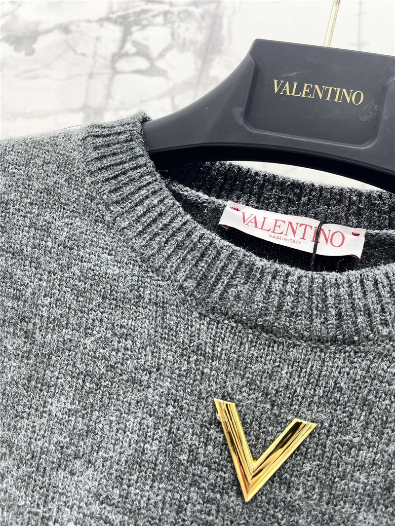 Va1e*ntin0 v fur cuffs wool sweater