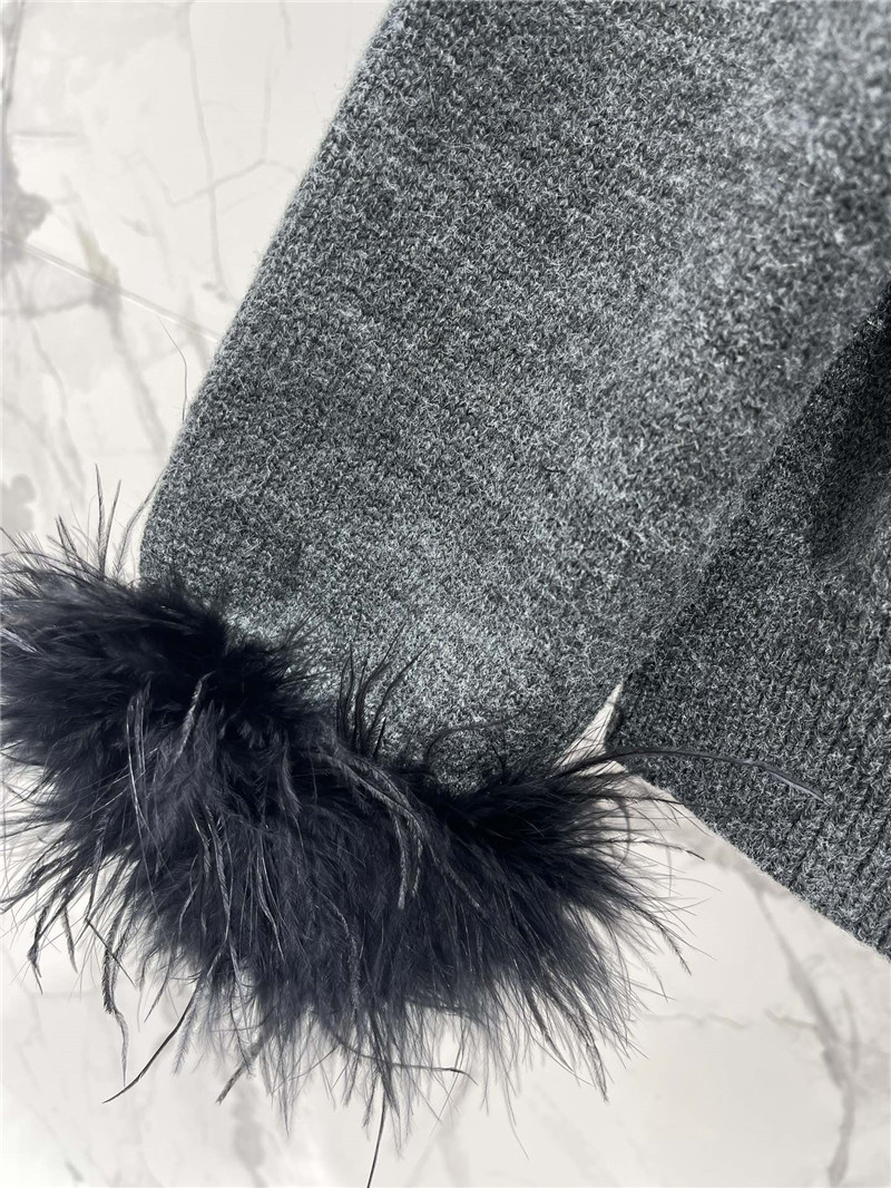Va1e*ntin0 v fur cuffs wool sweater