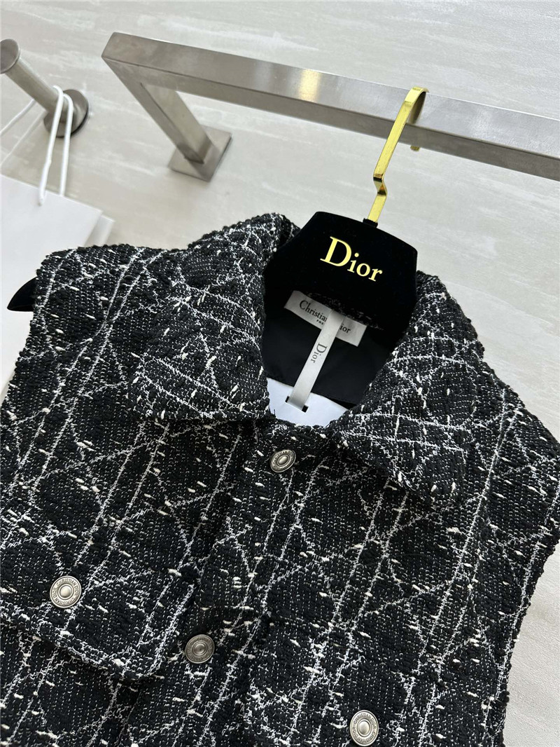 D10r woven down vest