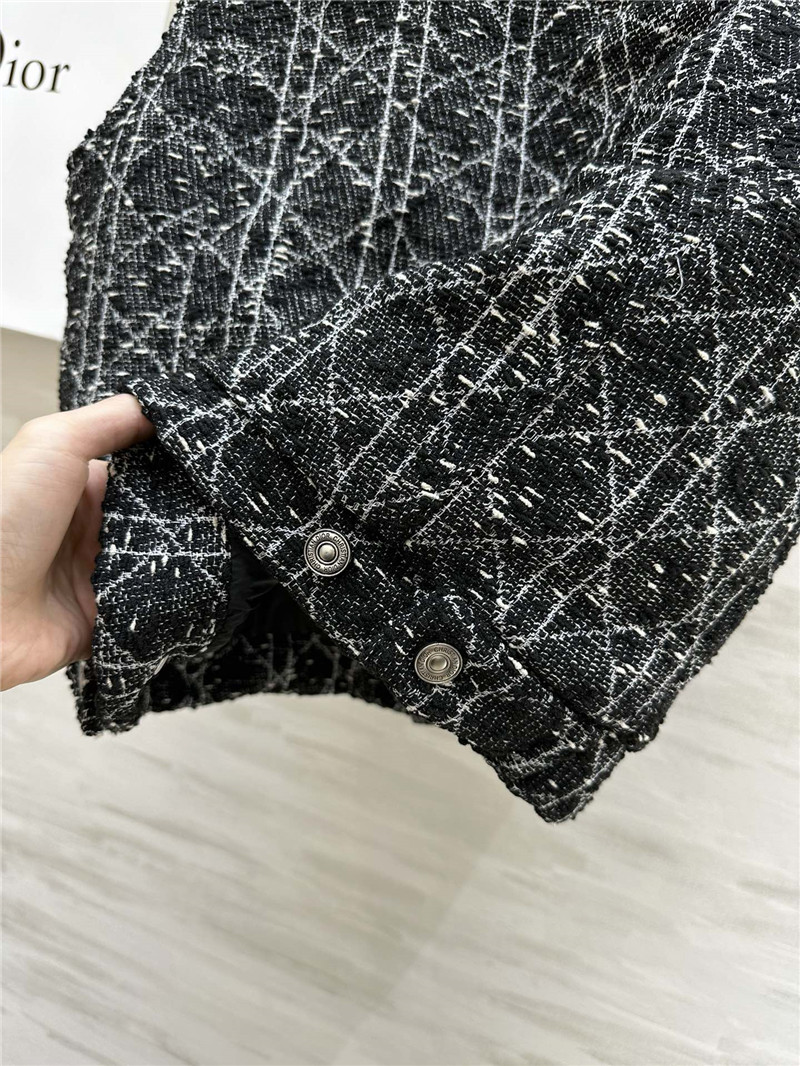 D10r woven down vest