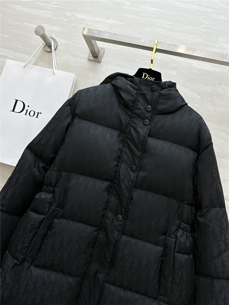 D10r mid-length down jacket