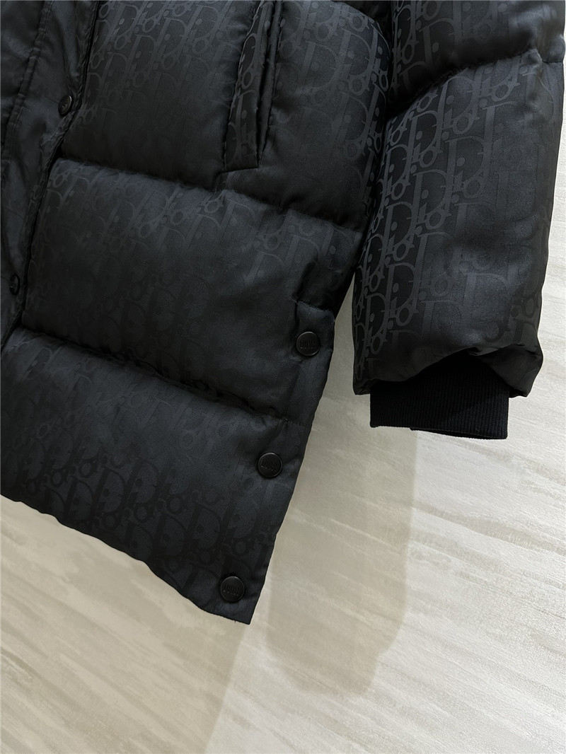 D10r mid-length down jacket